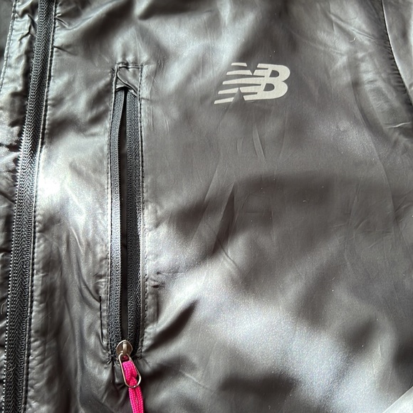 New Balance Running Rain Jacket Medium - Picture 5 of 6
